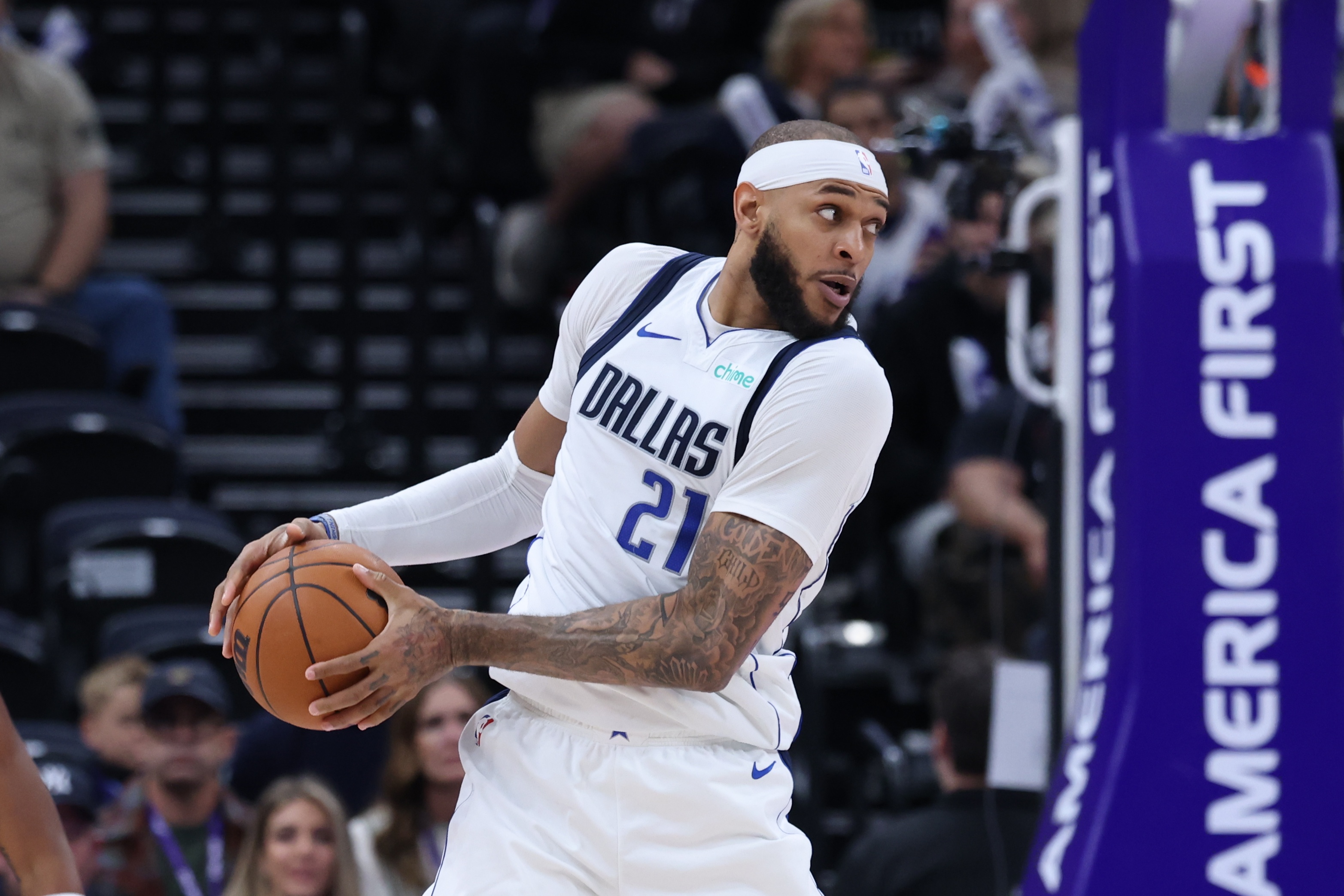 竞彩足球中奖查询-美记：独行侠中锋加福德已成为勇士值得关注的交易目标